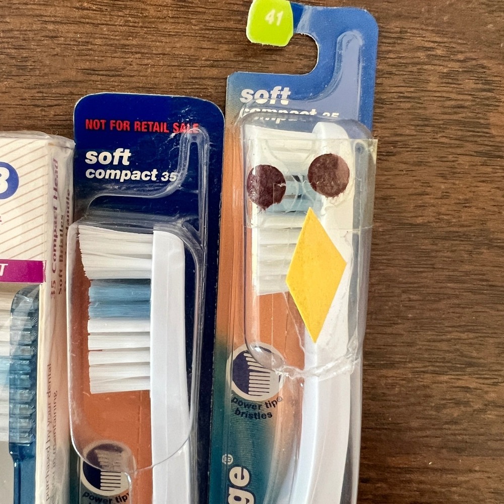 Oral-B Toothbrush Lot 4 piece Soft Advantage 35 soft 40 adult new vintage - Picture 5 of 7